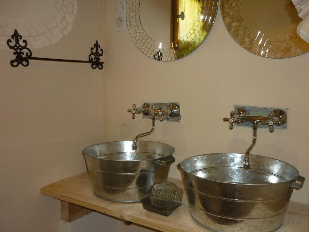 La Fontaine Des Noyers Villa Saint-Saturnin-les-Apt Room photo