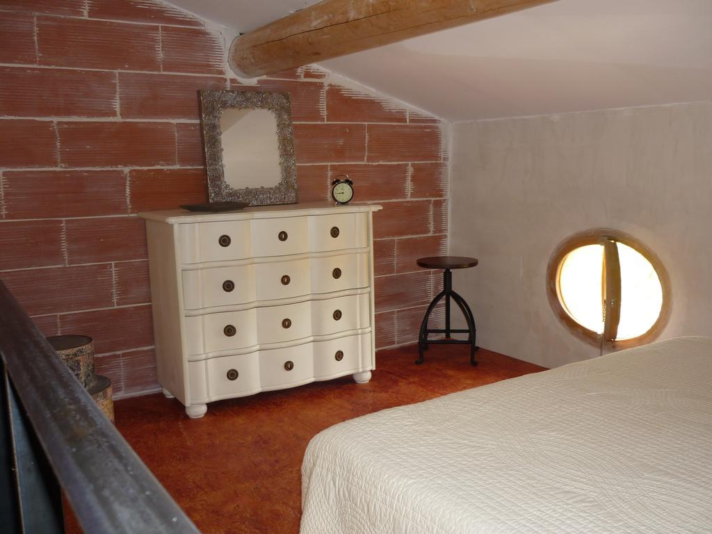 La Fontaine Des Noyers Villa Saint-Saturnin-les-Apt Room photo