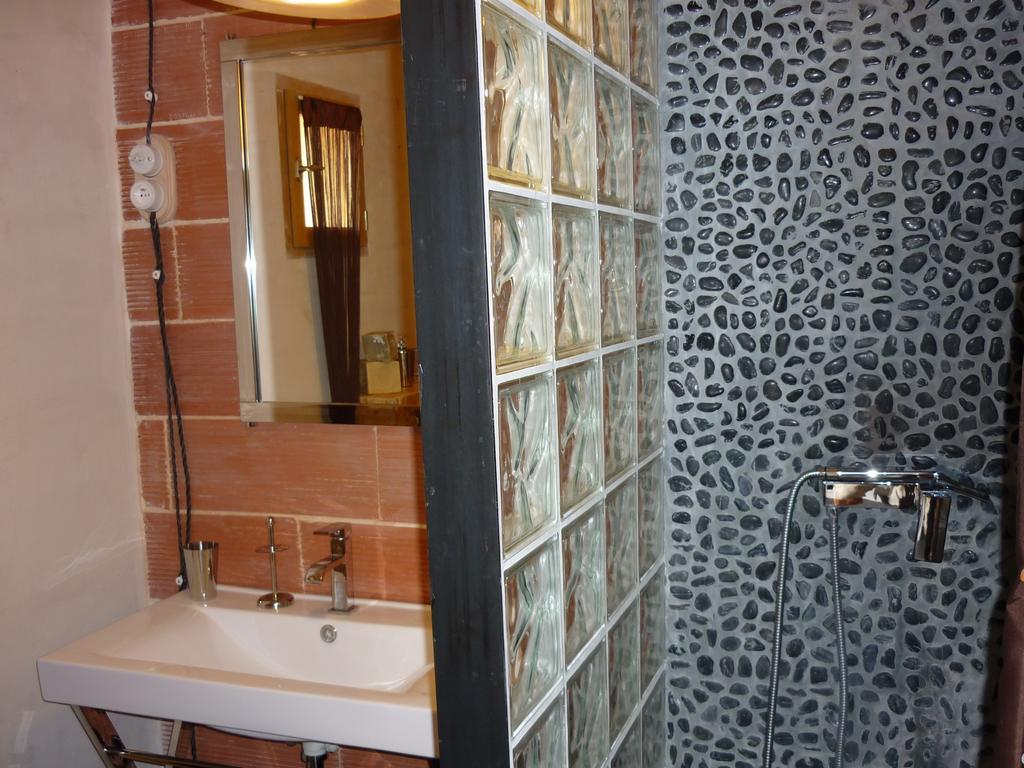 La Fontaine Des Noyers Villa Saint-Saturnin-les-Apt Room photo
